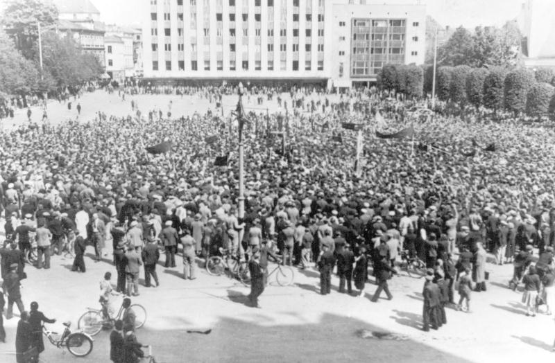 File:21 juuni 1940 Rahvakogunemine Vabaduse platsil.jpg